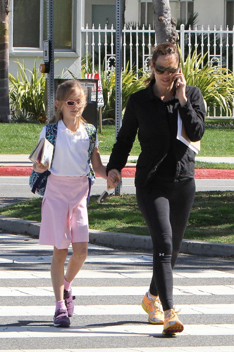 Jennifer Garner takes Violet for an after school treat