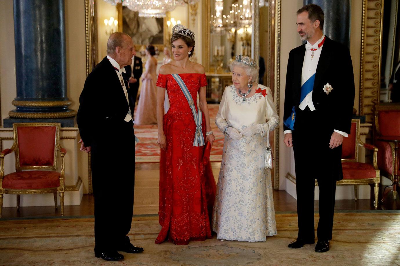 Kate Middleton Tiara State Banquet Photos 05