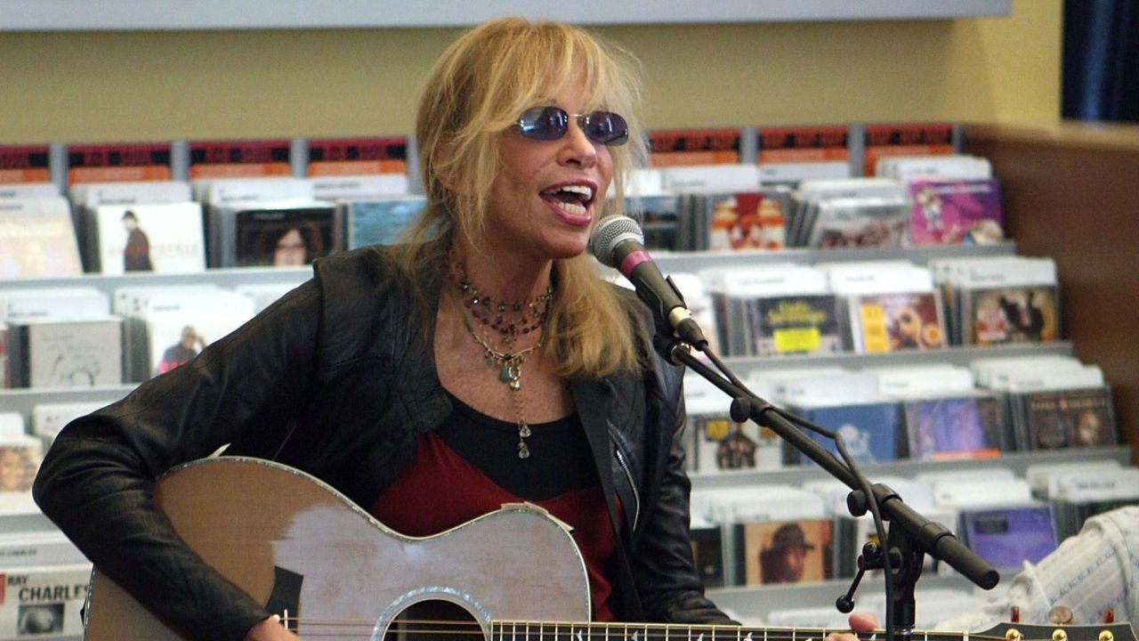 Image of Carly Simon has been with her current partner Richard Koehler since 2006.