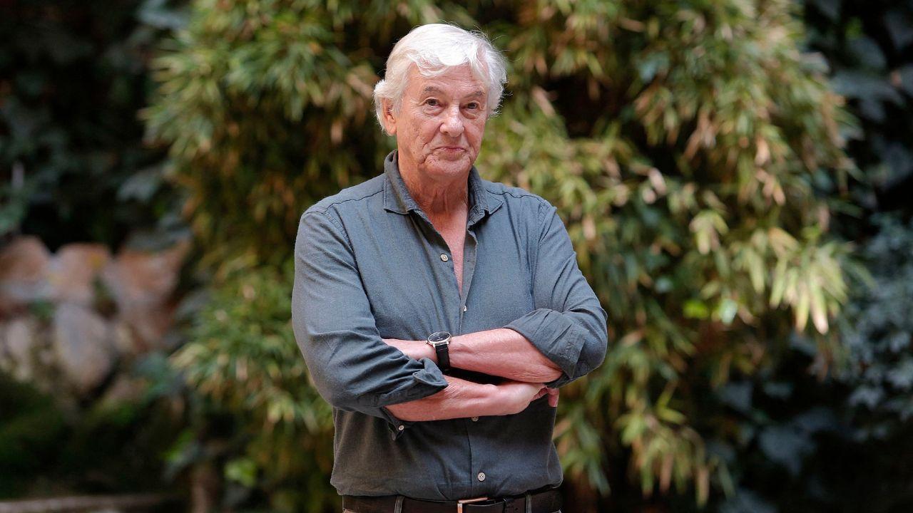 Image of Paul Verhoeven stated he wanted to portray a 'fascist utopia' through 'Starship Troopers.'