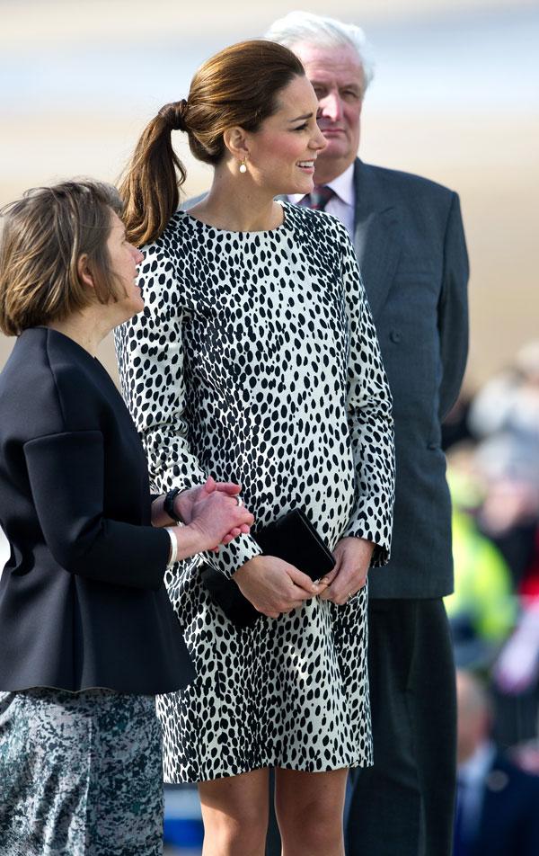 Kate middleton baby bump 07