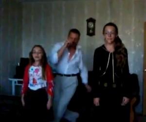 2010__09__justin_bieber_dad_sept20 300×280.jpg