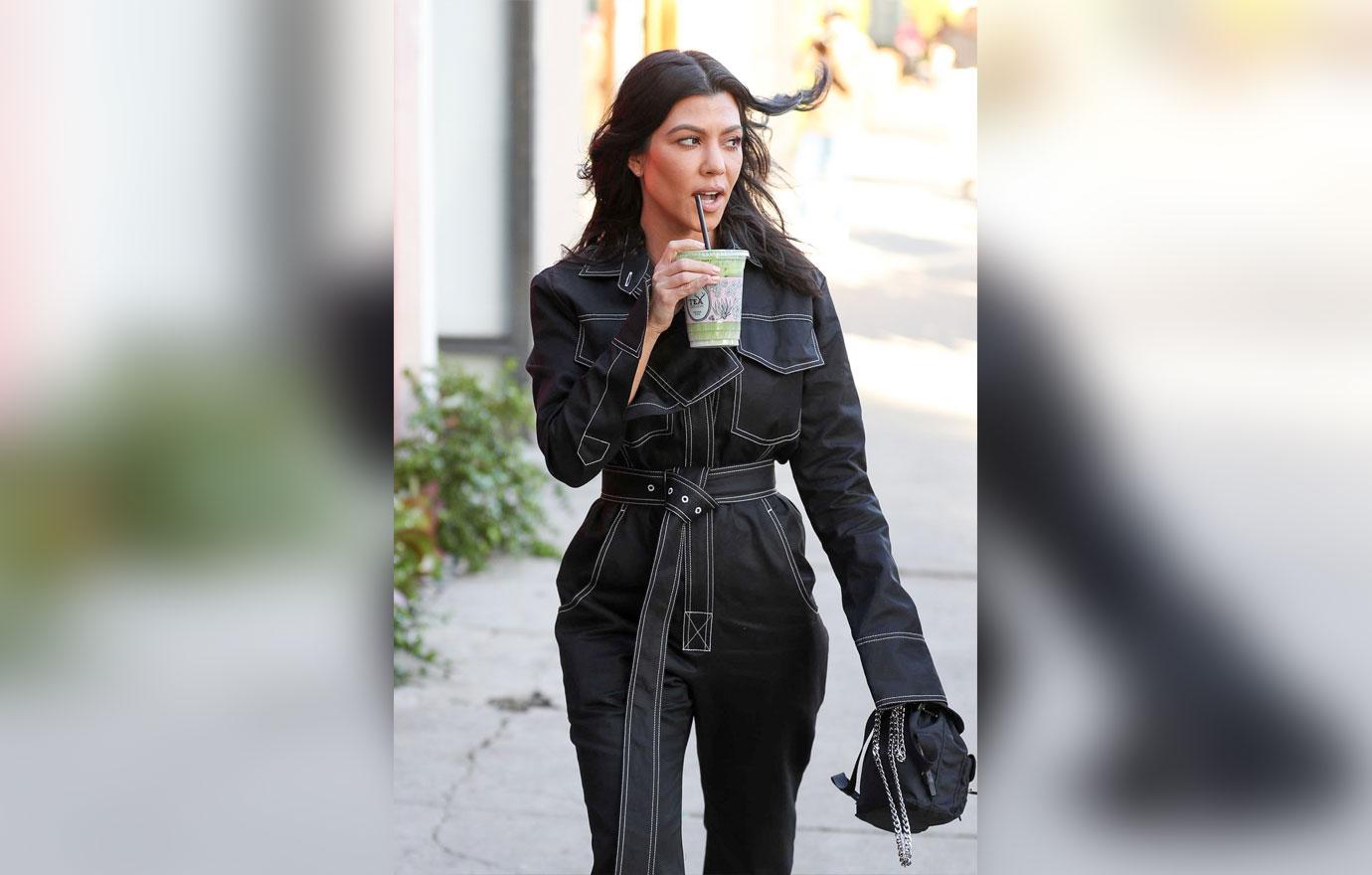 Kourtney Kardashian joins the latest fashion trend