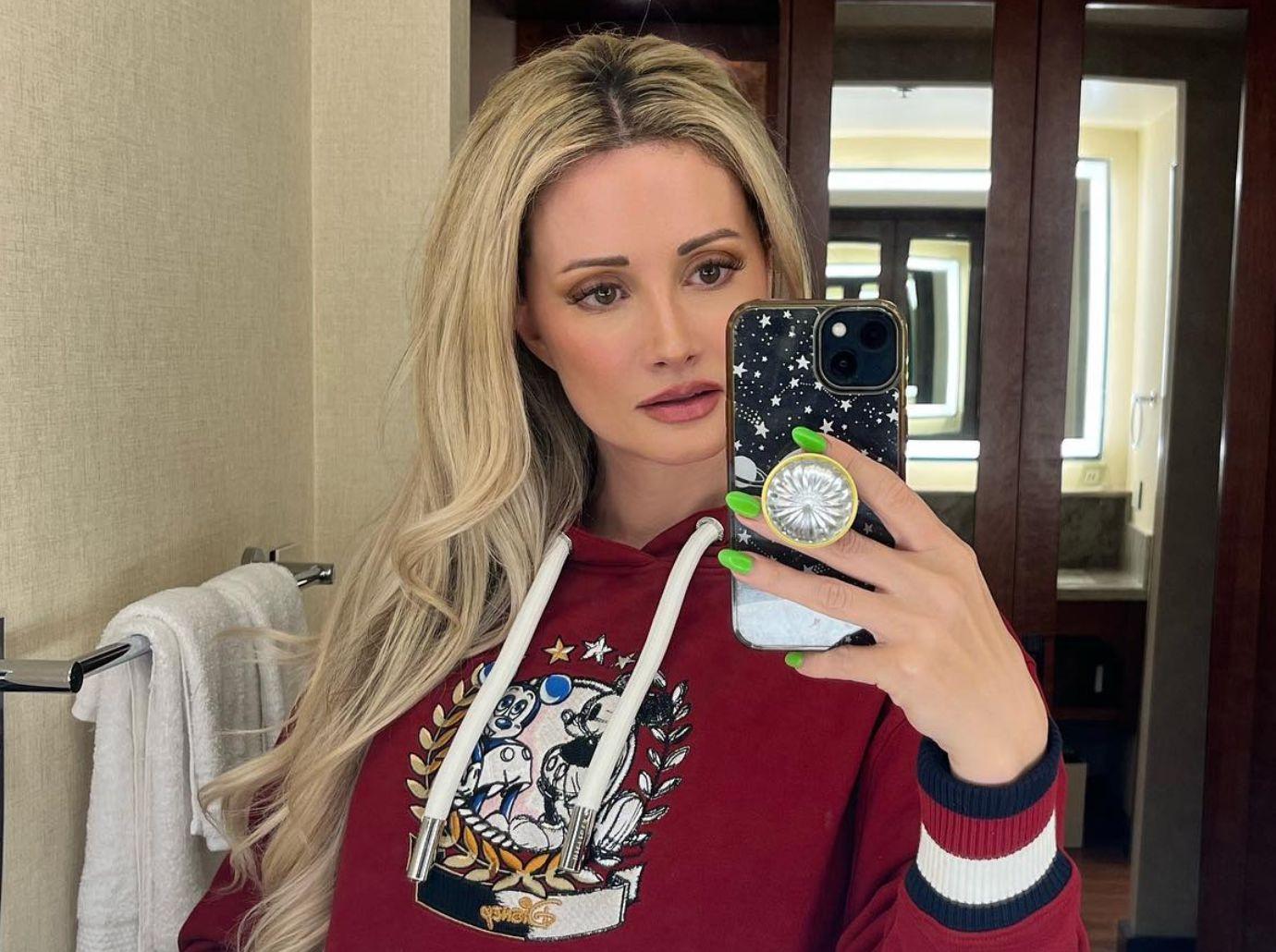 crystal hefner denies holly madison hugh hefner called off wedding unhappy prenup