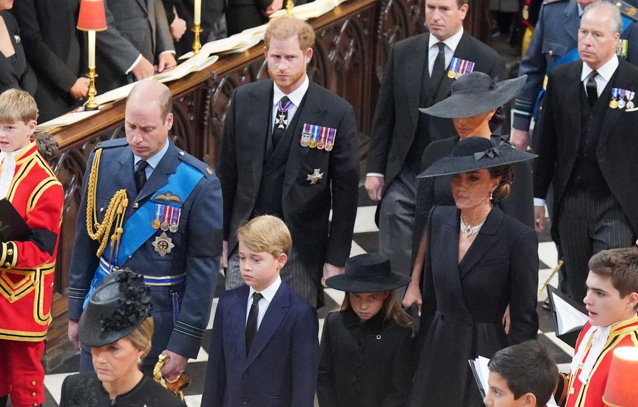 Princess Charlotte Cries At Queen Elizabeth's Funeral: Photos