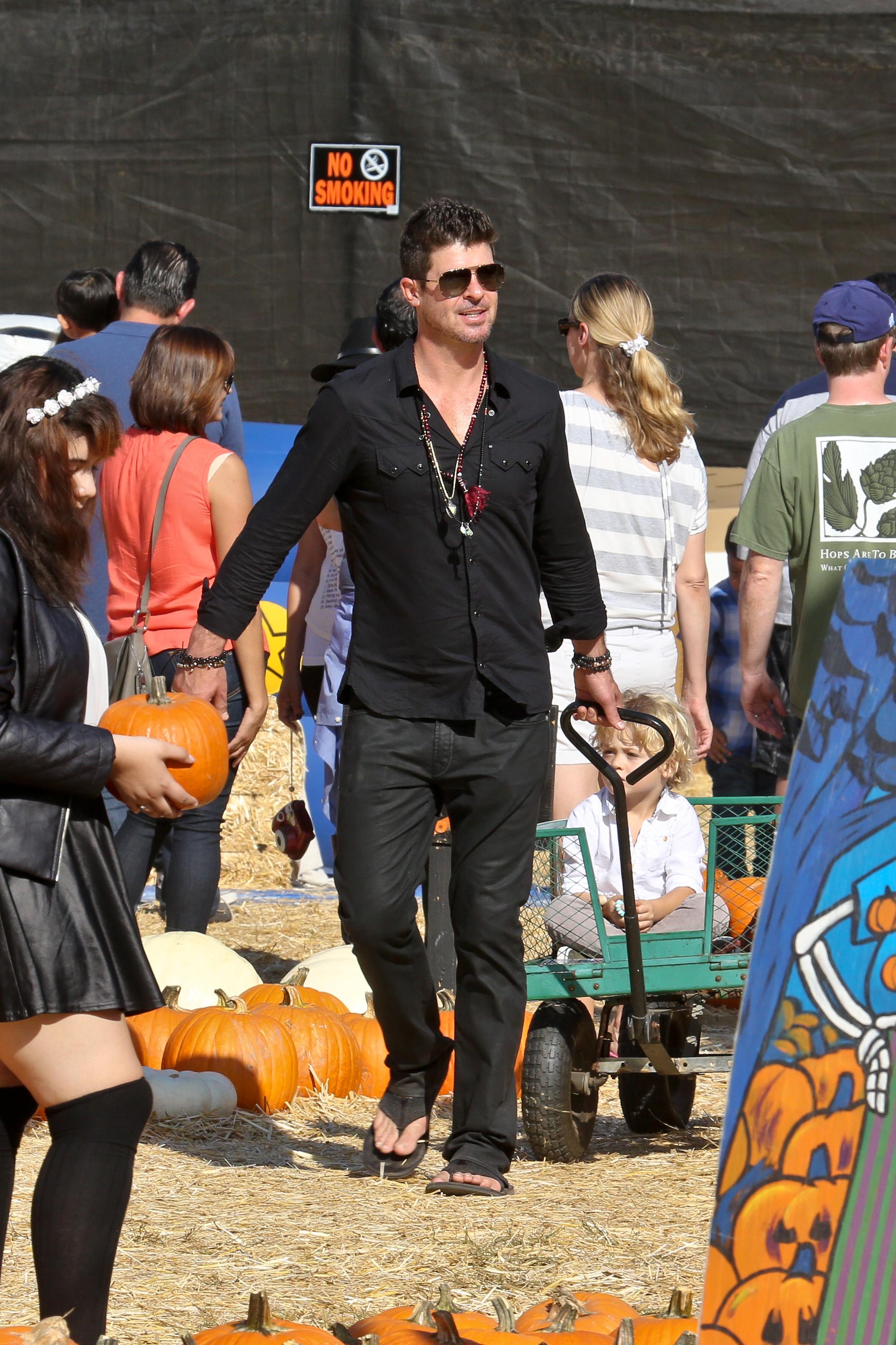 Robin Thicke Spends Time With Son At Pumpkin Patch Amid Paula Patton Divorce