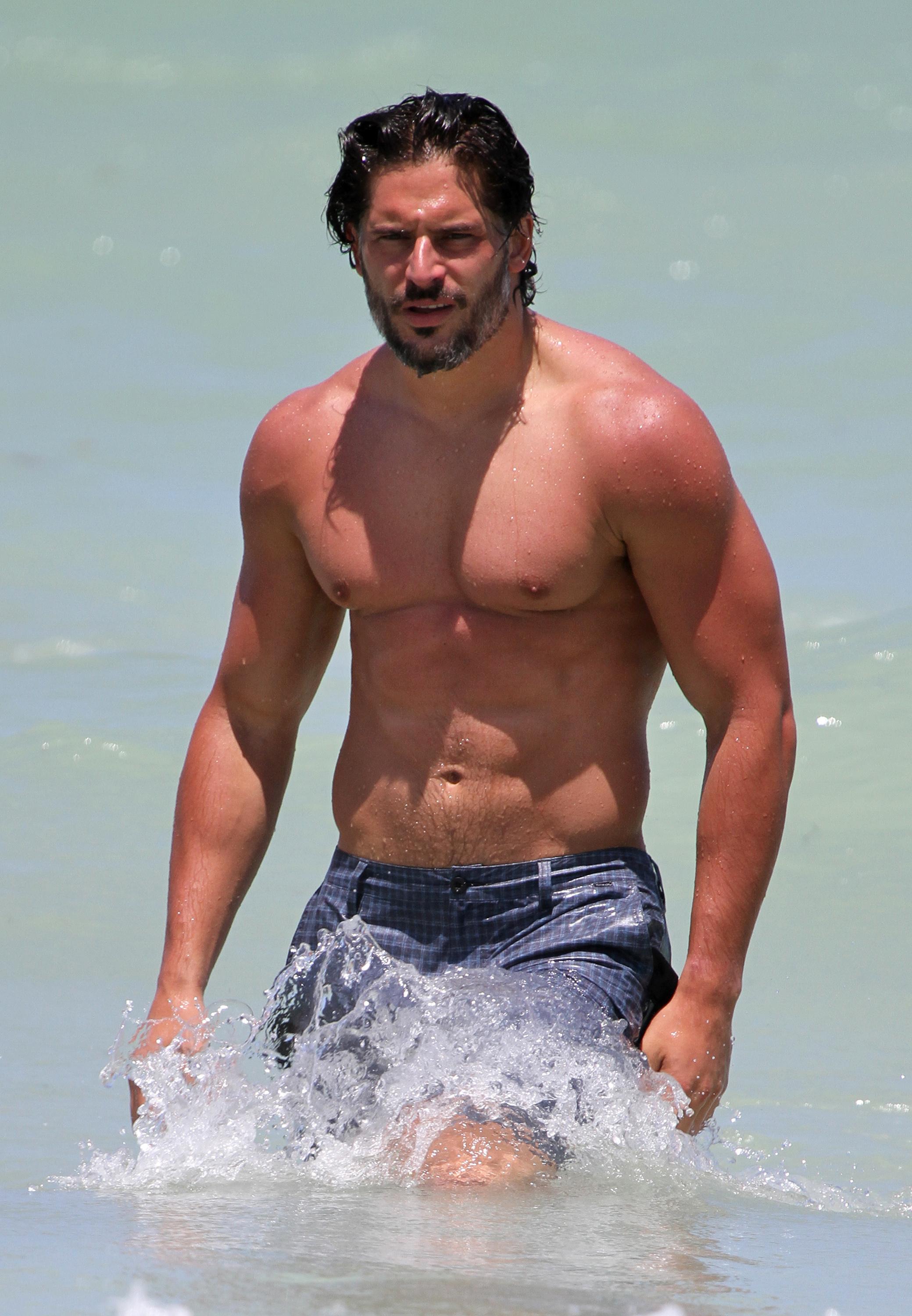 INF &#8211; Joe Manganiello shirtless in South Beach