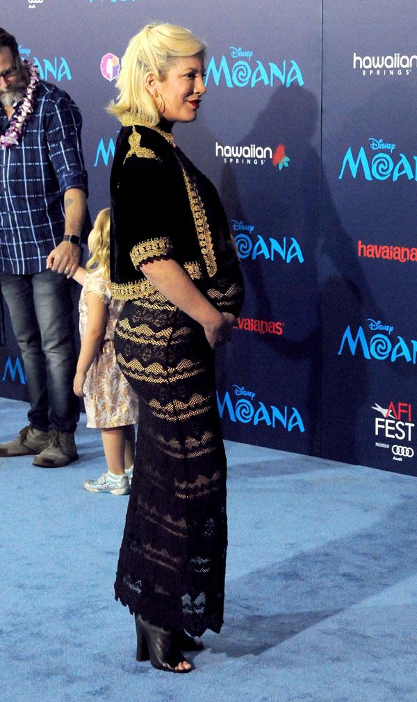 Pregnant tori spelling baby bump moana moana premiere 08