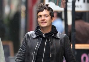 2011__04__orlando_bloom1 300×210.jpg
