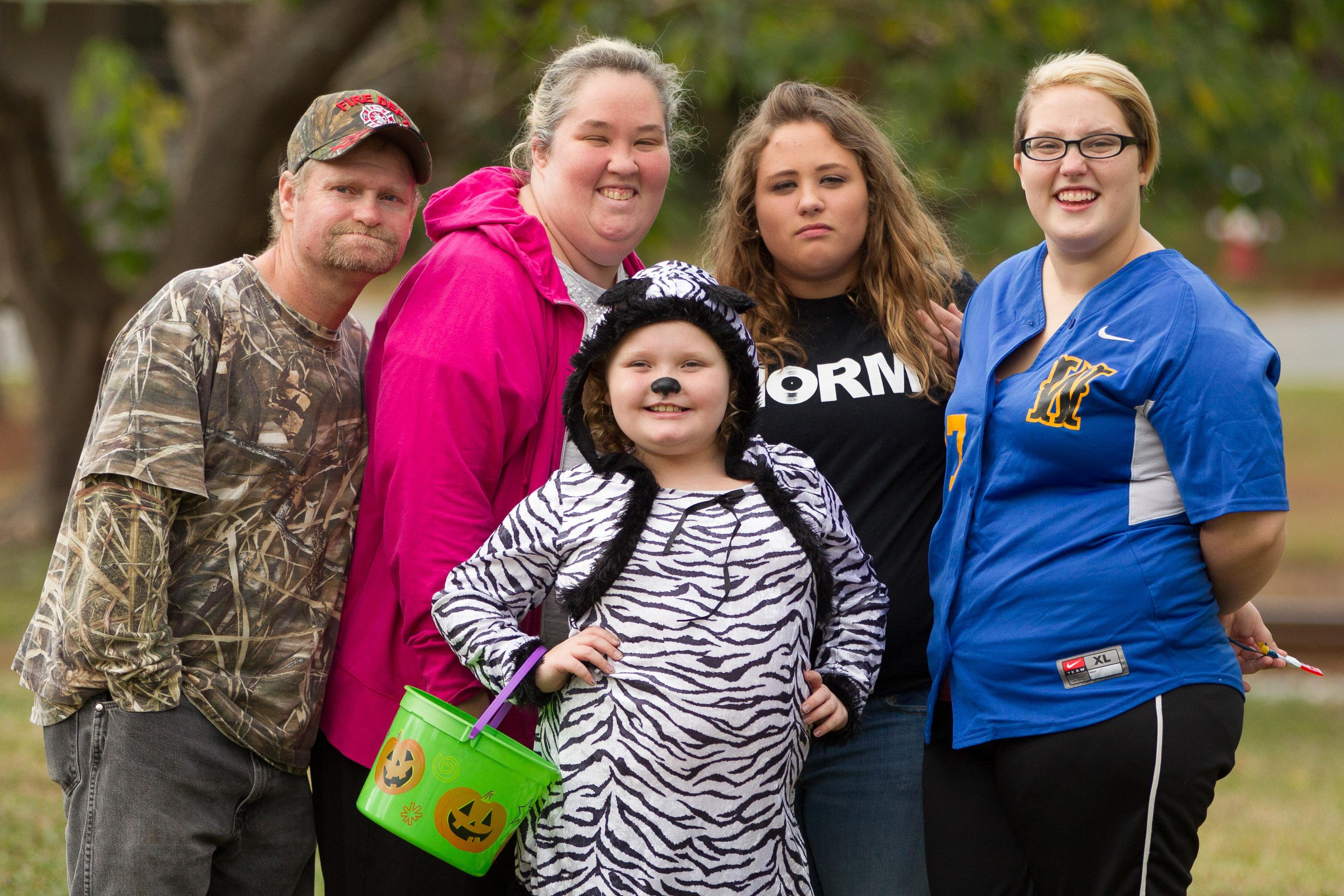 EXCLUSIVE: Honey Boo Boo and her reunited family pose together for Halloween