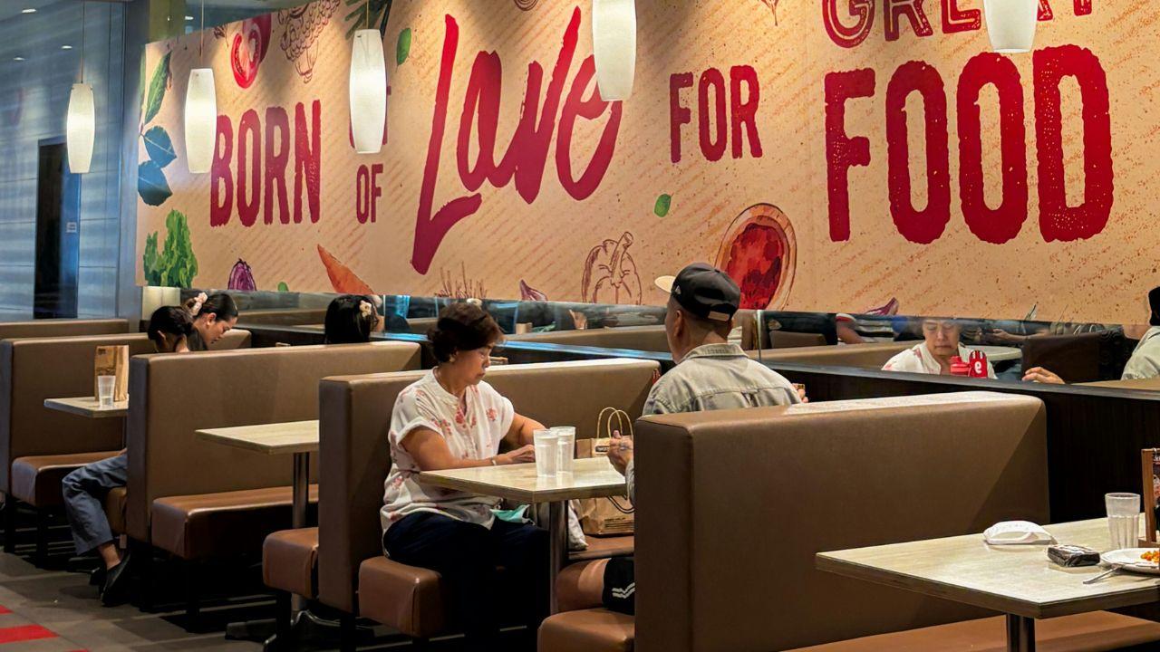 Image of online viewers debated whether the restaurant should have removed the disputed charge or whether Junior still needed to pay the bill.