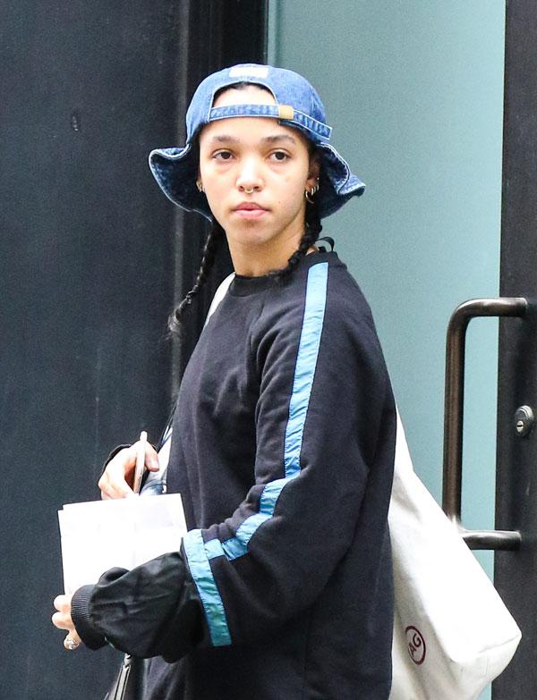 EXCLUSIVE: INF &#8211; FKA Twigs Looking Tomboyish Runs Errands