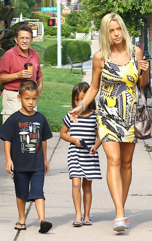 2011__08__kate gosselin_aug19 41_ _1.jpg