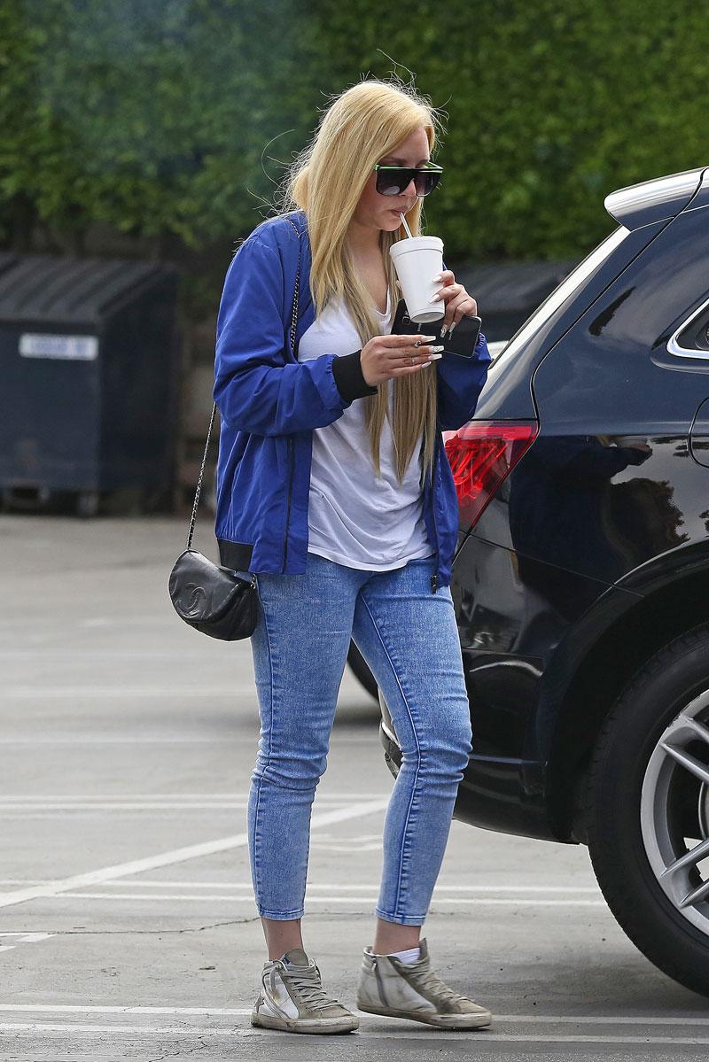 Amanda Bynes spends her 31st birthday feeding homeless people in the Van Nuys suburb of LA. The actress &#8211; who lives a quieter life away from the spotlight these days &#8211; was accompanied by her life coach, Joy Stevens.