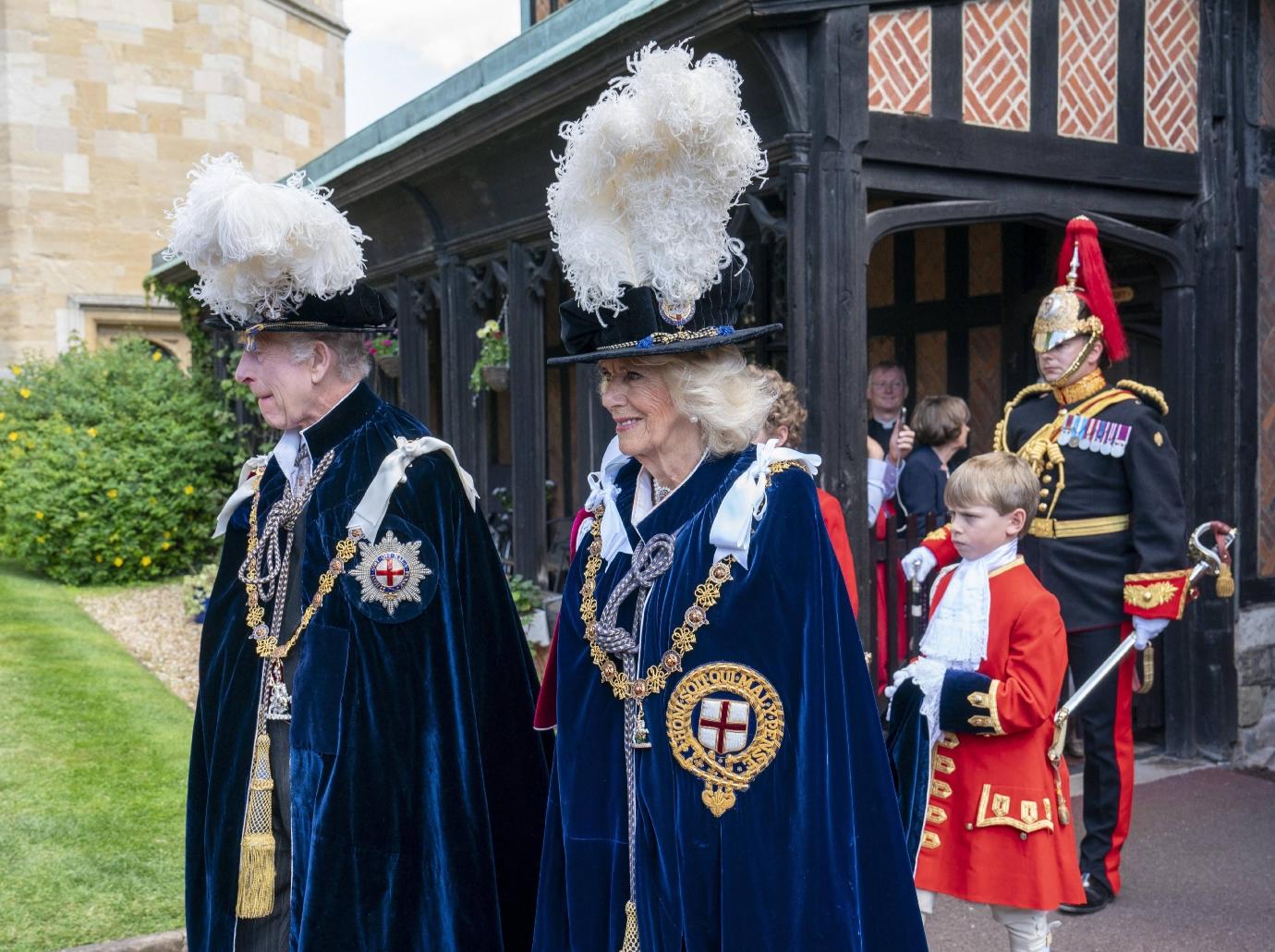 masked men raid windsor castle william kate children asleep farm