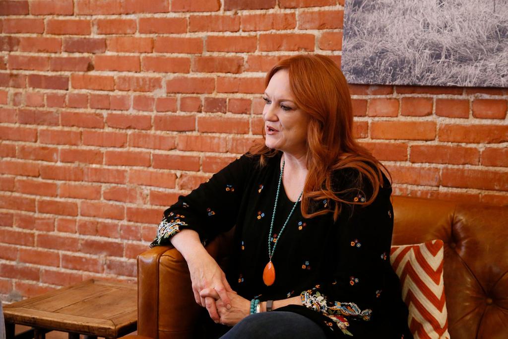 Ree Drummond Shows Off Dramatic Weight Loss In Instagram Post   Shutterstock Editorial 9704786an 