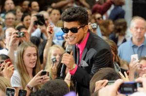 2011__06__Bruno_Mars_June24newsnea 300×199.jpg