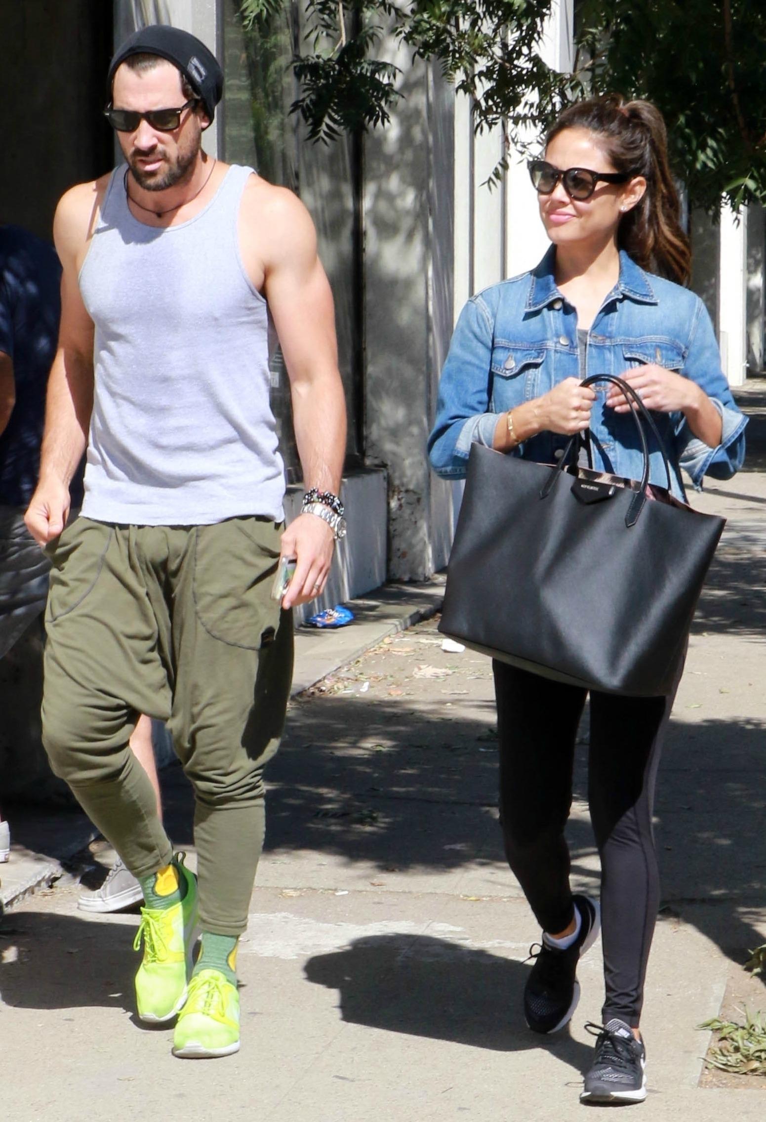 dwts vanessa lachey maks chmerkovskiy reunite feud pics 02