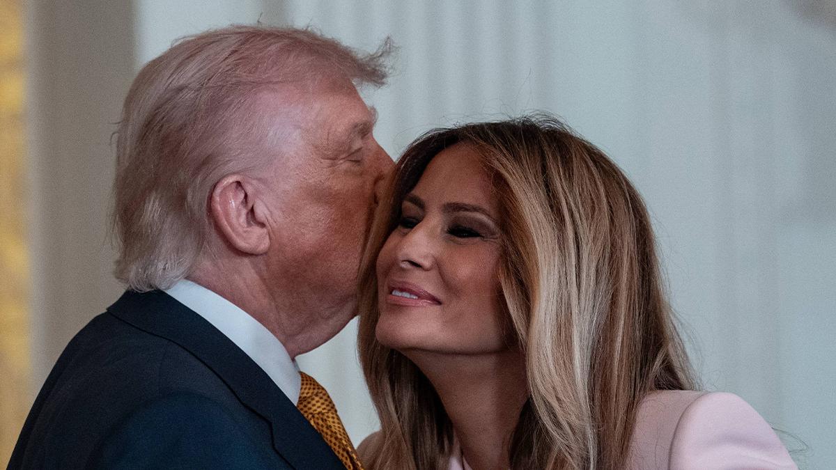 Photo of In 1999, Melania Trump denied accusations she was a goldigger.