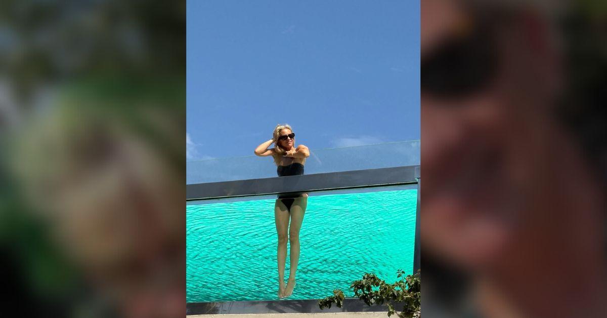 Sarah Michelle Gellar Flaunts Long Legs In 'Hot' Black Swimsuit Photos