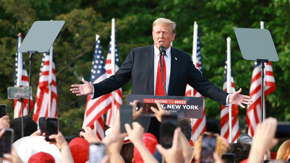 image of Donald Trump was forced off the stage after guns were fired.