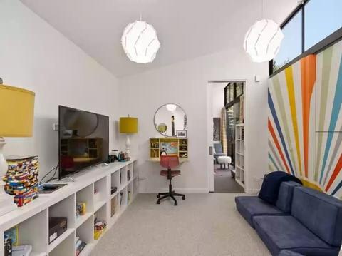 julie bowen house tv play room