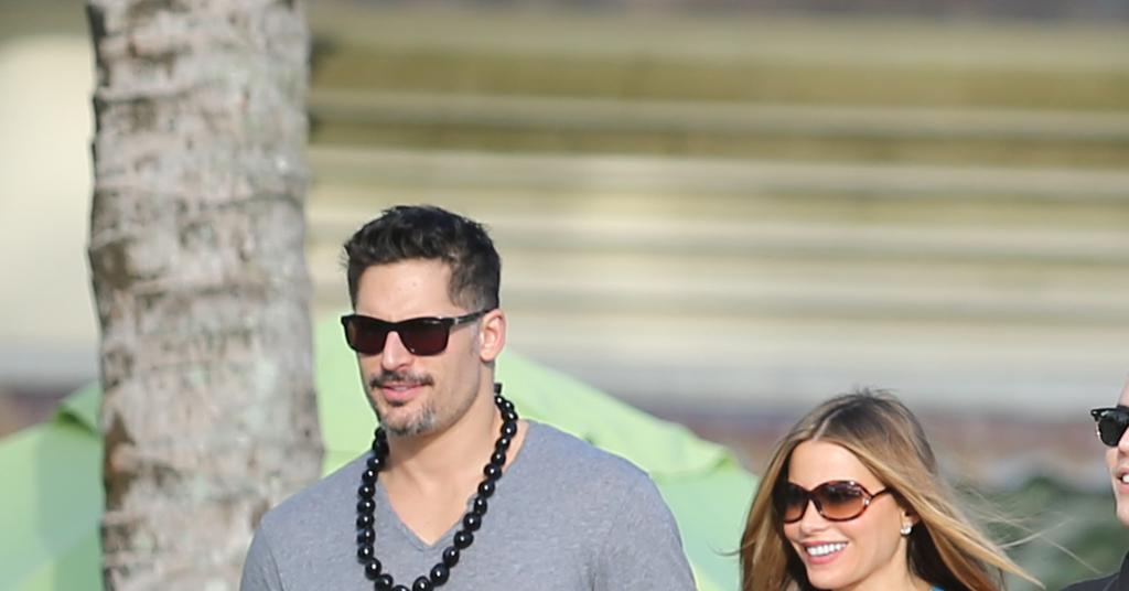 Sofia Vergara And Joe Manganiello Engaged Actress Flashes Huge Engagement Ring During Holiday