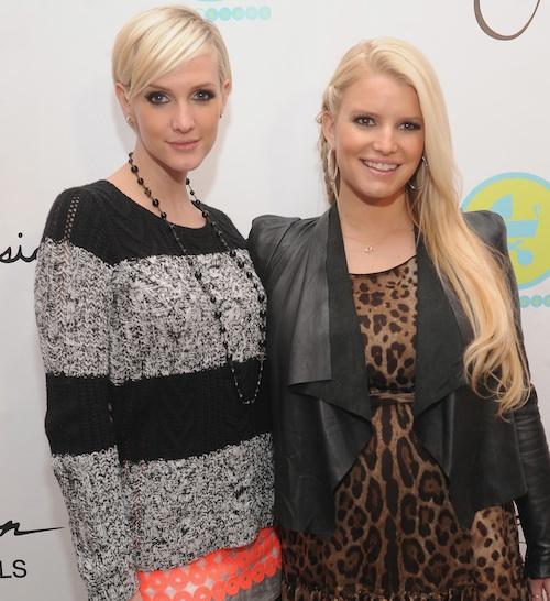 Ashlee_jessica_simpson_nov8mn.jpg