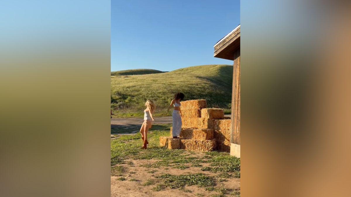 Image of Sydney Sweeney is dating Scooter Braun.