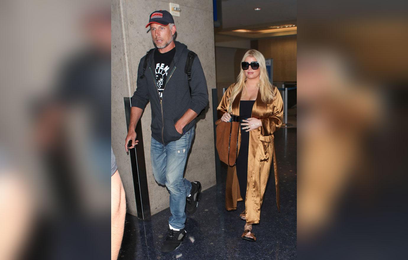 Jessica Simpson gives birth to her third child