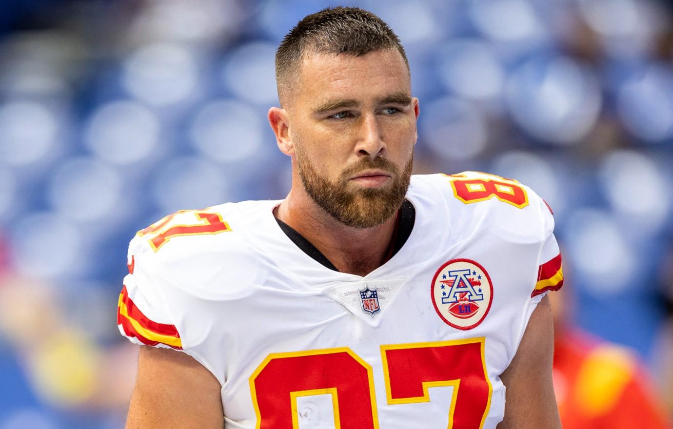 Fans joke Travis Kelce wore Taylor Swift's curtains to Chiefs vs. Vikings  game