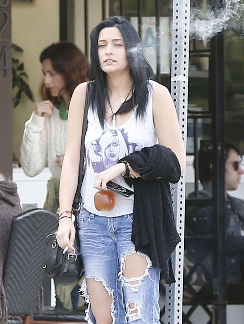 Paris jackson smoking