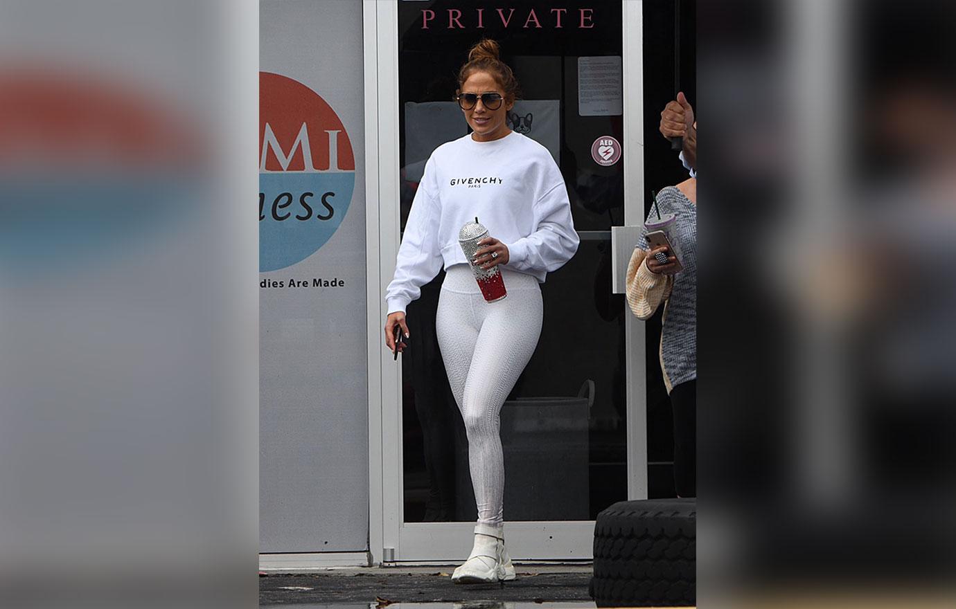 Jennifer Lopez looks incredible in white leggings as she heads to the gym  on Boxing Day – The Sun