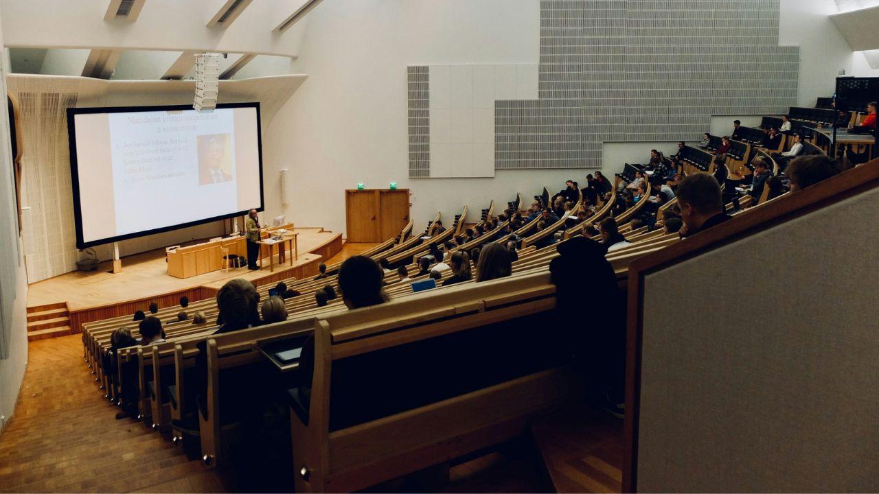 Image of college classroom