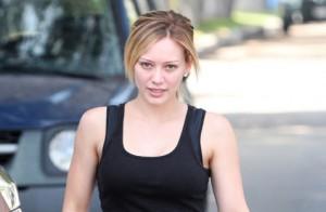 2010__08__Hilary_Duff_Aug12_10MAIN 300×196.jpg