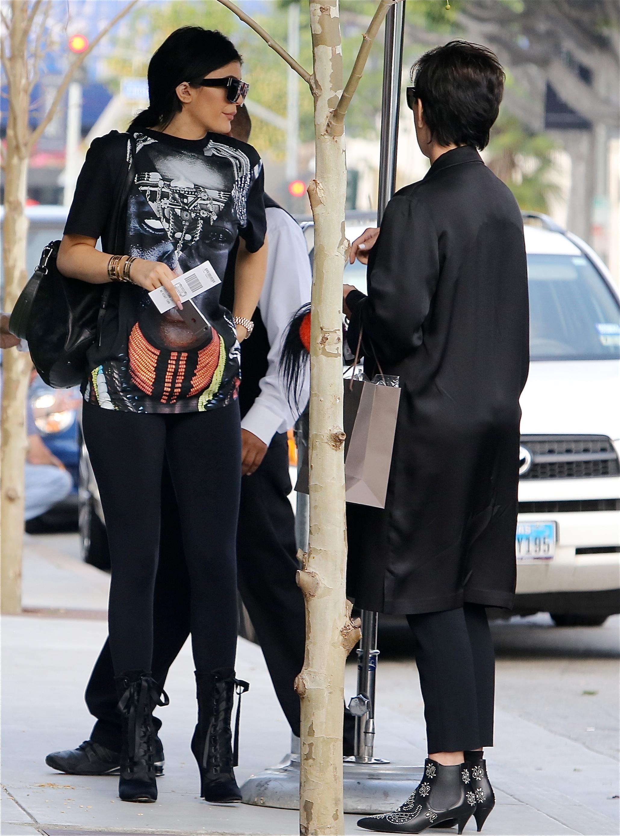 INF &#8211; Kris and Kylie Jenner Are Seen Out In LA