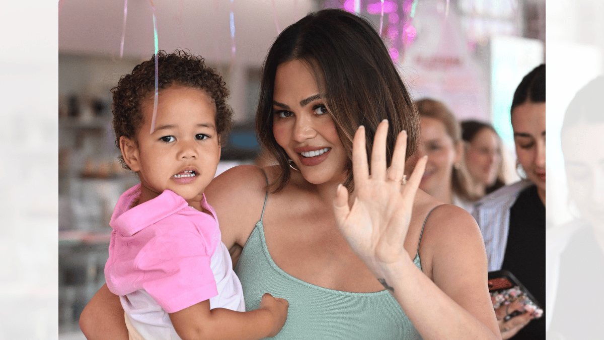 Image of She brought along one of her four kids for the event. 