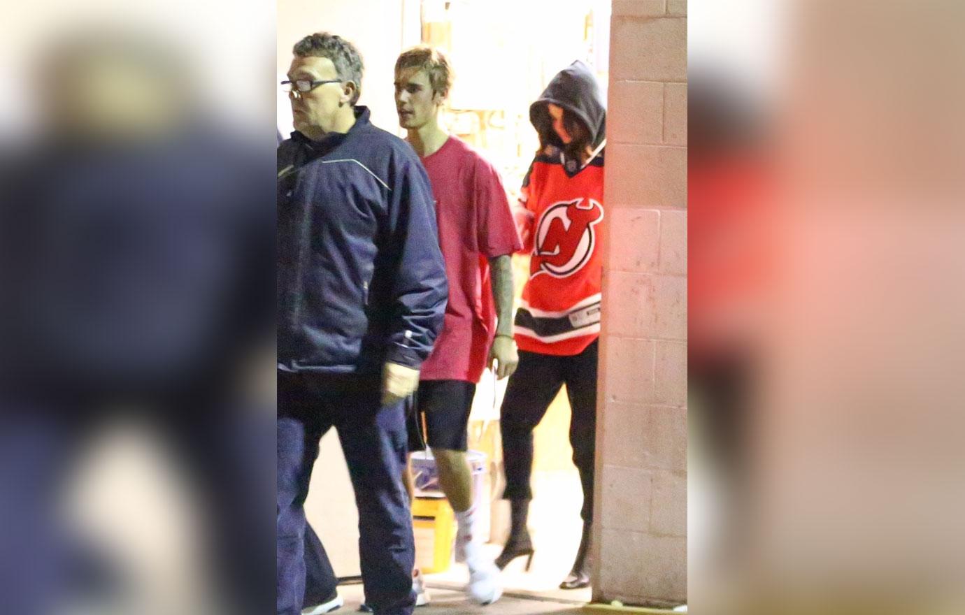 Selena Gomez wears Justin Bieber&#8217;s shirt as they exit the Ice Rink after a hockey game