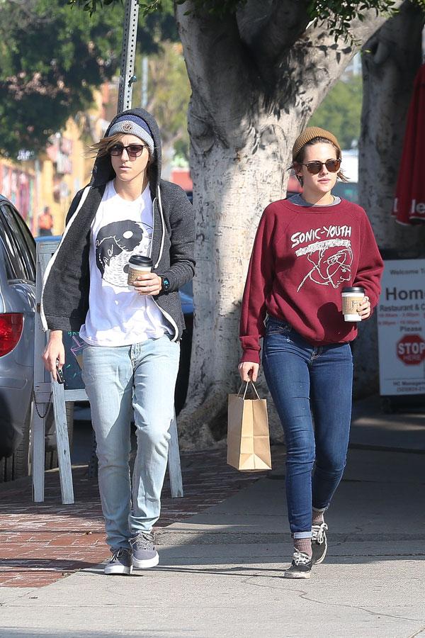 Kristen Stewart Alicia Cargile coffee 07