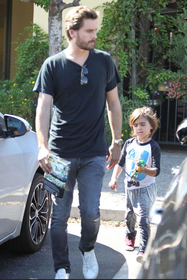 Chloe bartoli scott disick2