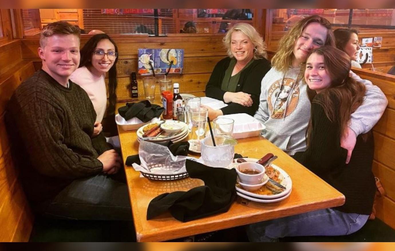 sister wives janelle brown first big holiday garrison death