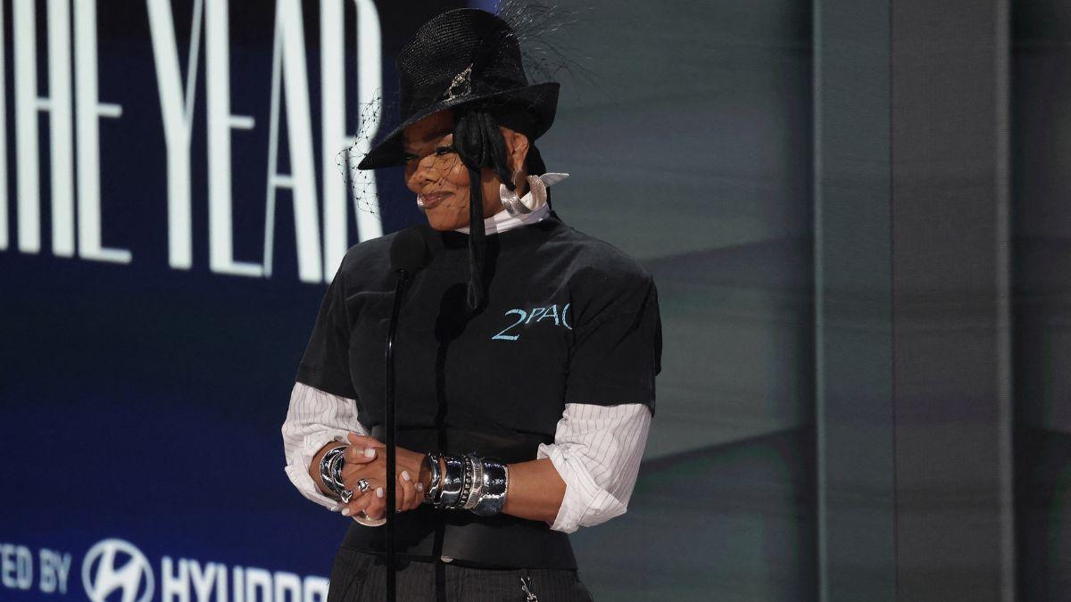 Photo of Janet Jackson made a rare public appearance to present a trophy at the 2026 BET Awards.