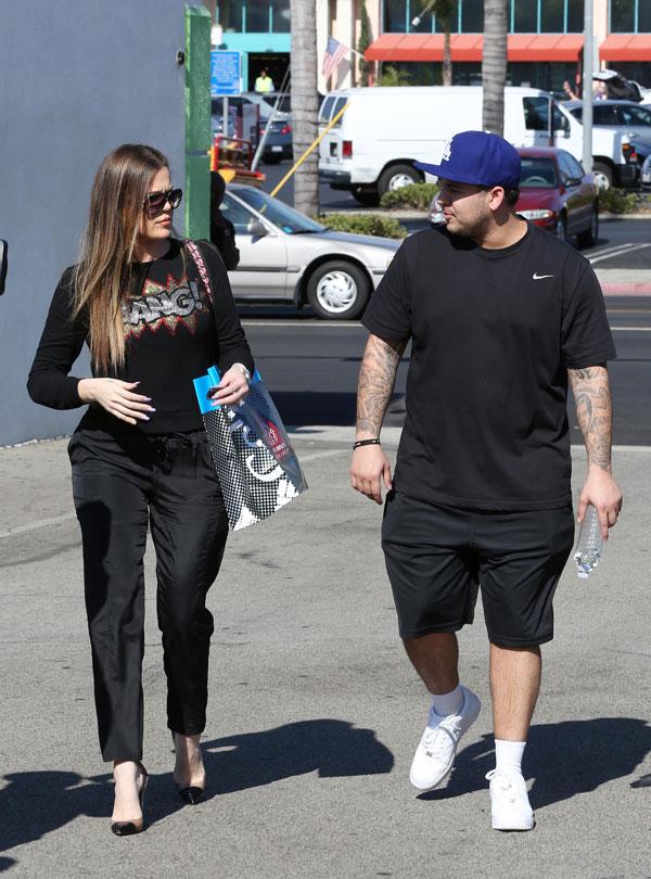 Rob kardashian abandons family splash 02