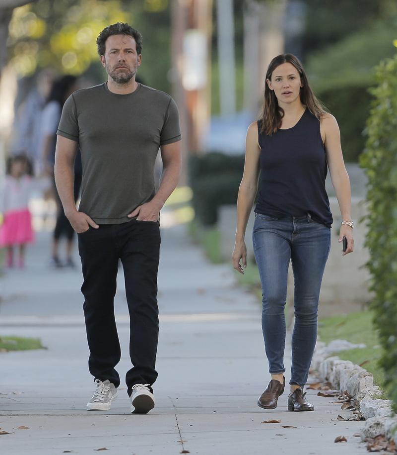 Exclusive&#8230; Ben Affleck &amp; Jennifer Garner Out For Breakfast In Santa Monica