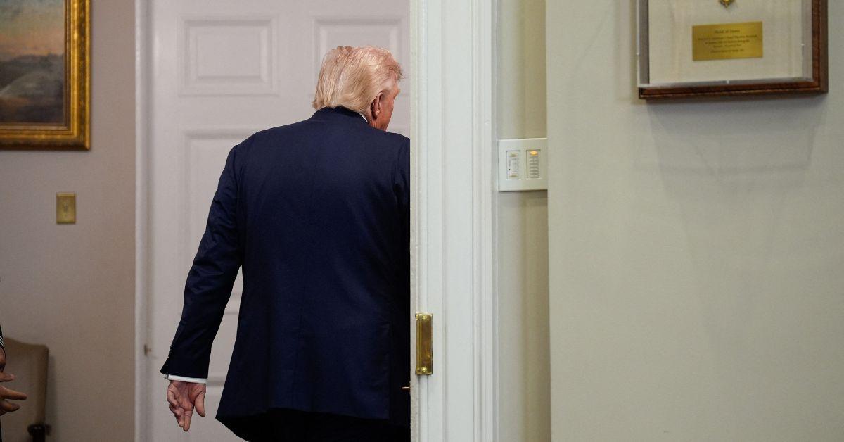 photo of Donald Trump is speculated to use his phone until the moment he falls asleep
