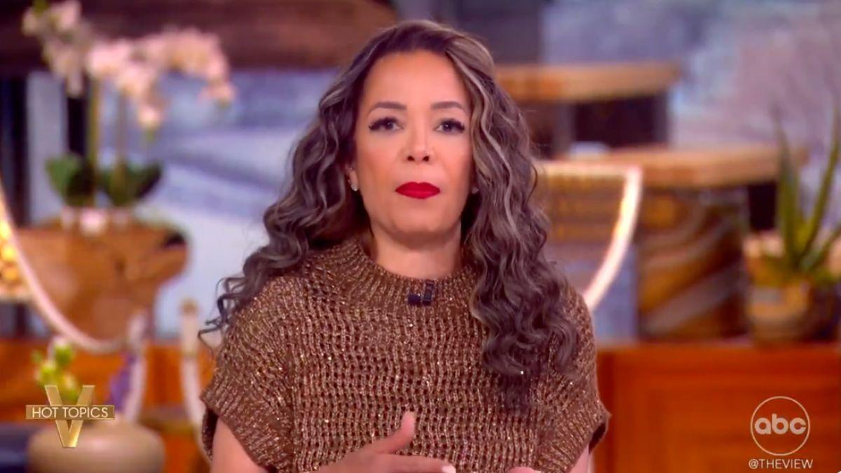 Photo of Sunny Hostin thinks Howard Lutnick should resign over his confession.