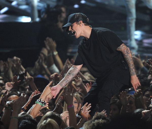 Justin Bieber Explains That Breakdown At The MTV VMAs: 'It Was Just So ...