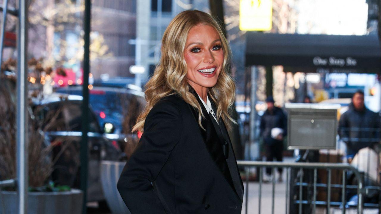 Image of Kelly Ripa claimed 'death creeps in through the gums.'
