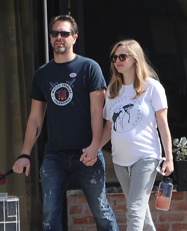 Exclusive&#8230; Pregnant Amanda Seyfried &amp; Thomas Sadoski Out For Breakfast In West Hollywood