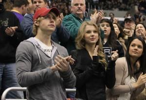 2011__02__Chord_Overstreet_Taylor_Swift_Feb25newsnea 300×206.jpg